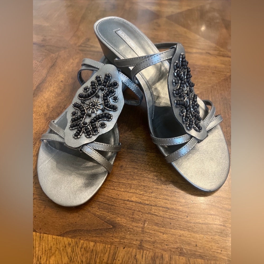 Bandolino Silver Sandals Size 7.5 Sandals w/ Beads Like new Condition!
